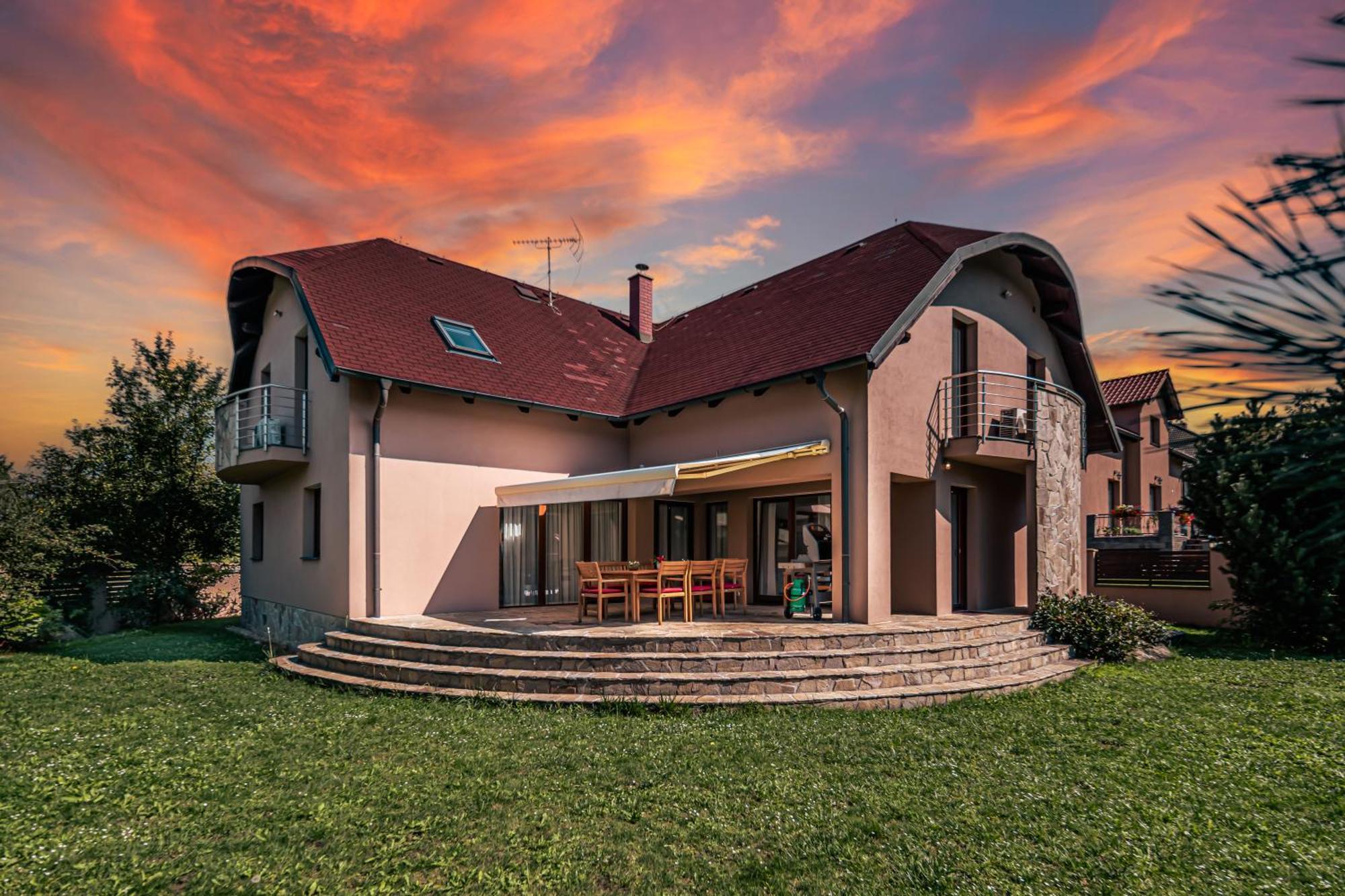 Villa With Pool & Sauna In Beer Village Велке Поповице Екстериор снимка